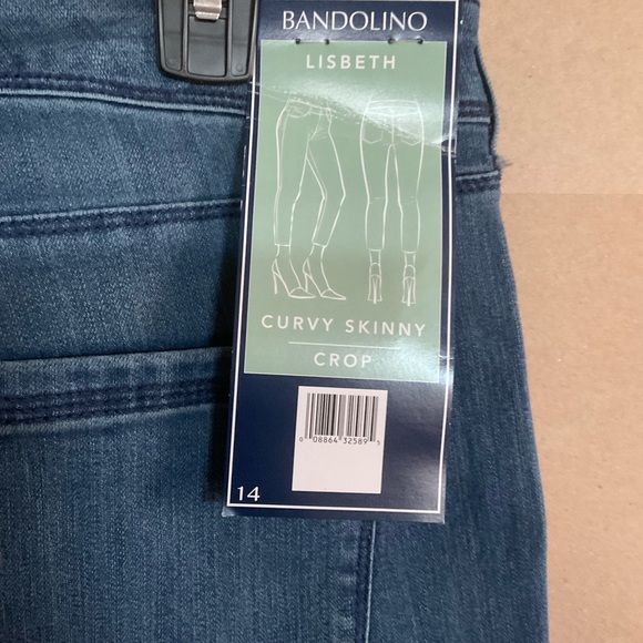 Bandolino Blue Floral Embroidered Jeans. NWT Size 14. Lizbeth Skinny Crop. - Picture 8 of 12